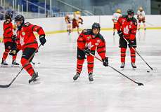 8: Warmup Canucks vs Thorld Blackhawks Feb 18 2022-006